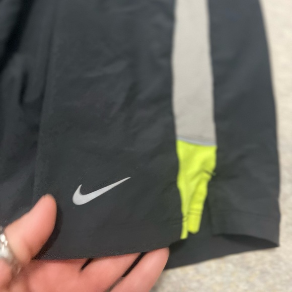 EUC Boy’s Size Medium Nike Dri-fit Flex Stride Drawstring Running Shorts Black - Picture 3 of 9